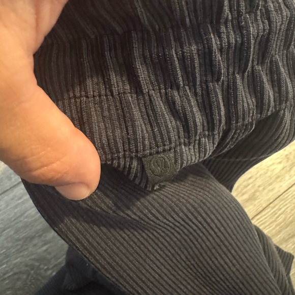 Lululemon Women's Black Softstreme HR Ribbed Wide-Leg Pants Size 0 - Picture 4 of 7
